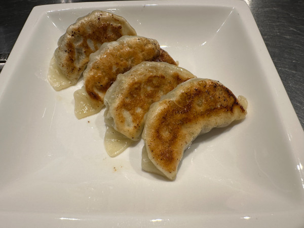 「ギョーザ（4個）400円」@高崎はた山の写真