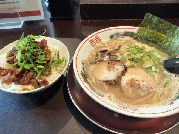 「博多ラーメン+ミックスホルモン丼（小）」@らーめん しんの写真
