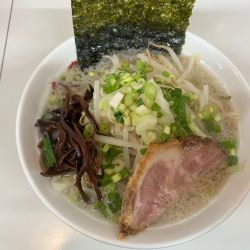 豚骨塩麺800円＋野菜もりトッピング120円