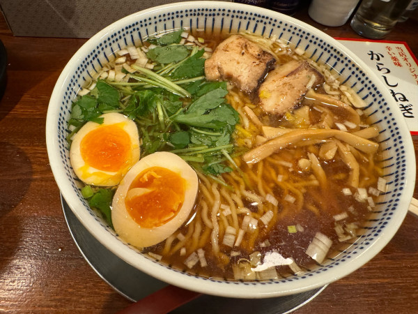 「味付き半熟卵ラーメン大盛　ちぢれ」@東京らあめんタワー 芝大門本店の写真