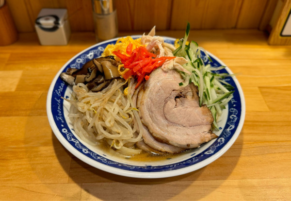 「【限定】冷やし中華¥1000、豚チャーシュー¥400」@横濱 本丸亭 新橋店の写真