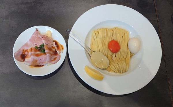 「牡蠣バターたまご麺＋肉丼＋味玉」@むかん横浜の写真