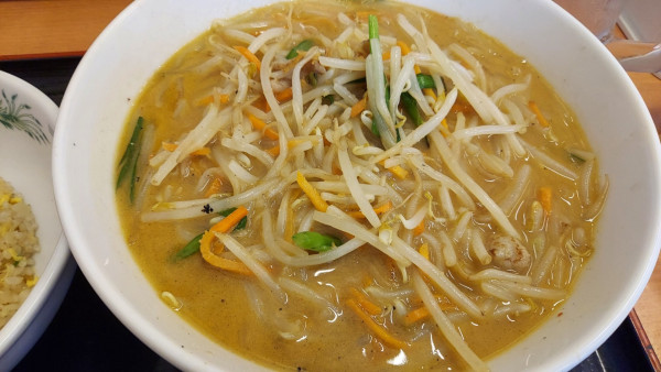 「味噌ラーメンと半チャーハンセット 880円」@日高屋 竹ノ塚西口店の写真