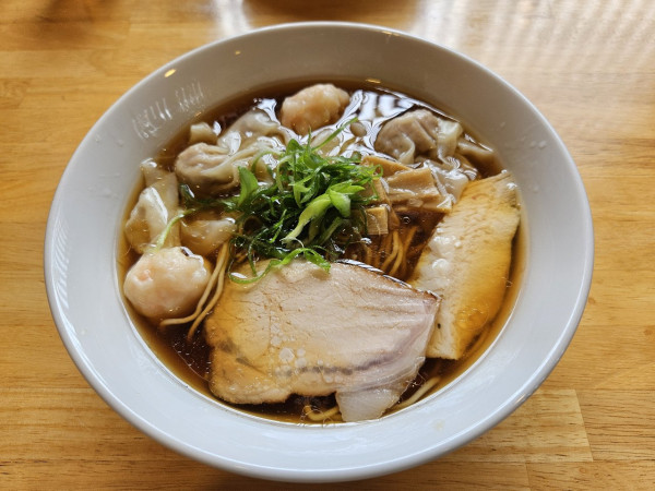 「肉•エビワンタン麺（黒）」@支那そば くろ田の写真