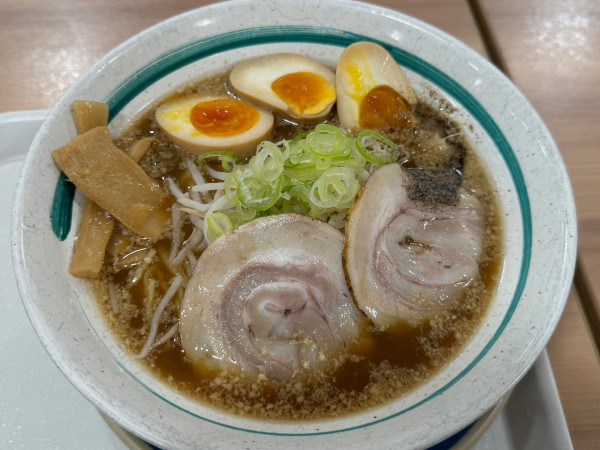 「しなとららーめん　麺大盛り　煮玉子トッピング」@総本家 しなとら イオン飯田店の写真