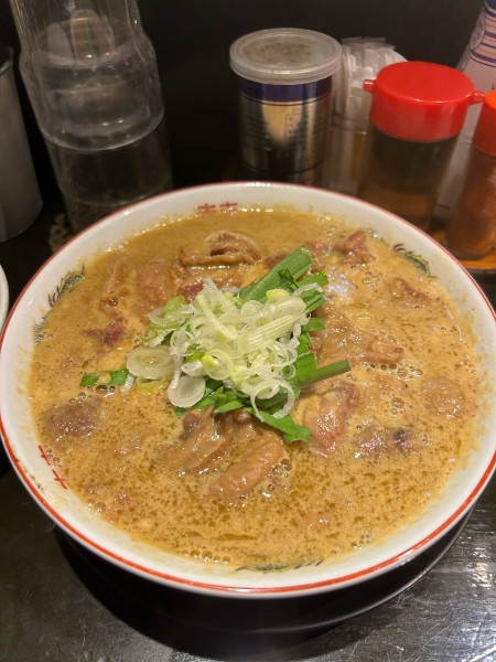 「カレーモツラーメン＋ライス＋生中」@麺酒場 丸勝の写真