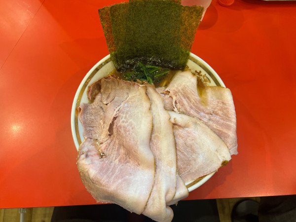 「燻製チャーシューメン(中)   1,200円」@家系ラーメン 裏大輝家 青物横丁店の写真