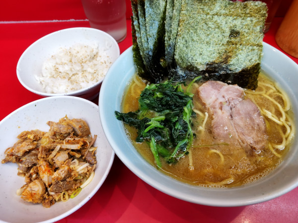「ラーメン＋のり、ネギチャー50円」@横浜ラーメン 武蔵家 大井町店の写真