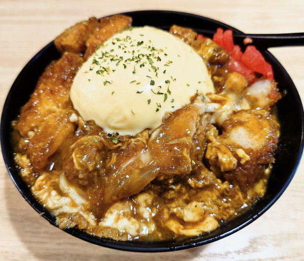 「カレーチーズカツ丼」@七兵衛 高田馬場店の写真