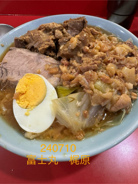 「ラーメン半分＋生玉子　1,000+100」@ラーメン富士丸 明治通り都電梶原店の写真