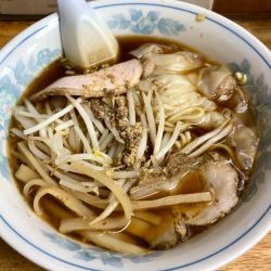 ワンタン麺　870円