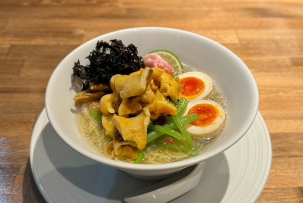 「【限定】冷やしらぁ麺 がごめ昆布水×ホヤとミズ ¥1500」@酒肴場 屯の写真