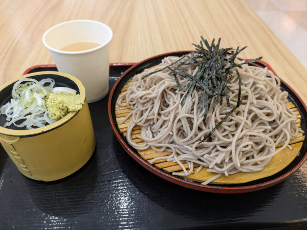 「ざるそば(1.5玉)660円」@おらが蕎麦 大宮宮原イトーヨーカドー店の写真