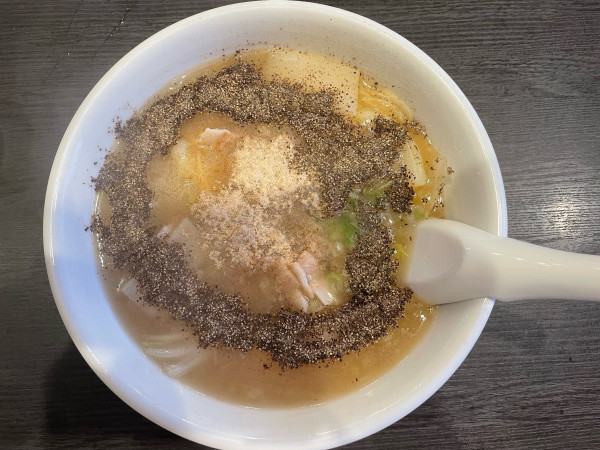 「胡椒湯麺¥1,050」@萬福飯店 新丸子店の写真