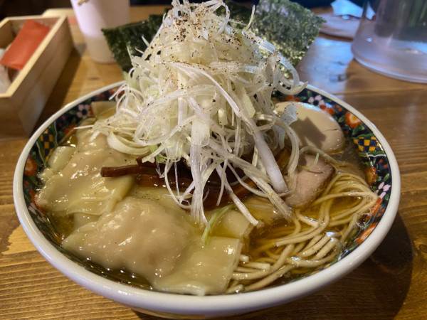 「奈つやの中華そば＋自家製もちもち雲呑三個＋味たま＋葱」@奈つやの中華そばの写真