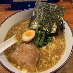 醤油とんこつ　860円