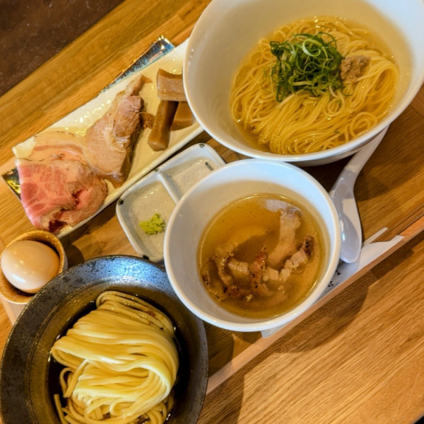 「二選「同時」 特選中華蕎麦トリュフ&昆布出汁つけ麺￥1500」@特選中華蕎麦 諭吉の写真