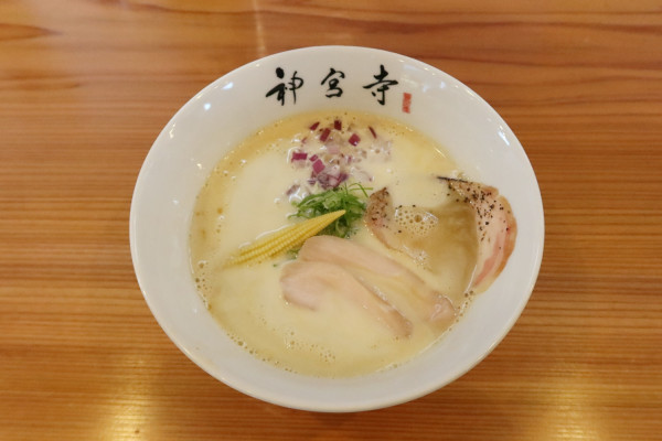 「二層泡鶏白湯らぁ麺￥９５０」@二層泡鶏白湯 神宮寺の写真