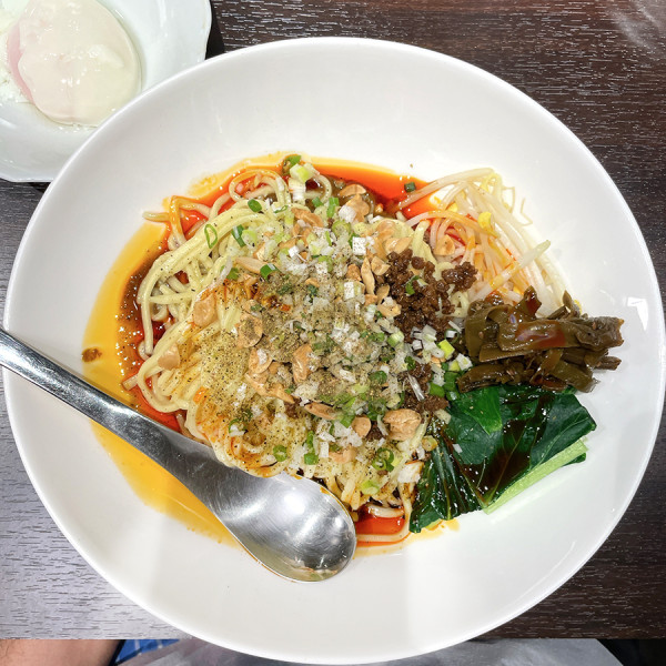 「汁無し担担麺＋温泉卵」@きりん堂の写真