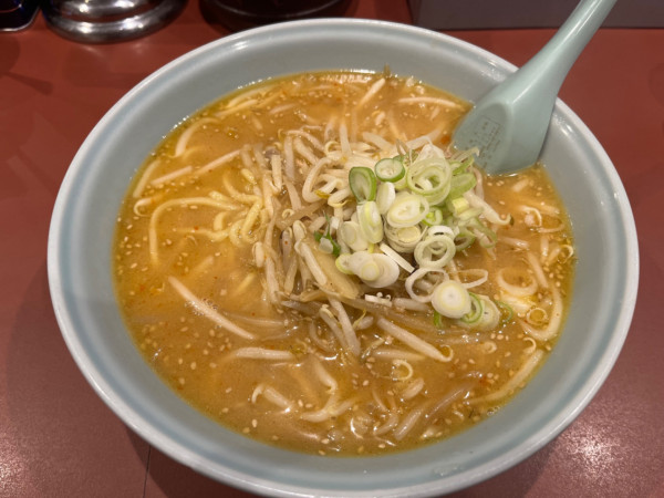 「みそラーメン（大盛り）」@サッポロラーメン玉半どさんこの写真
