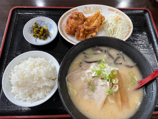 「唐揚げセット　￥７８０」@中華料理 栄徳の写真