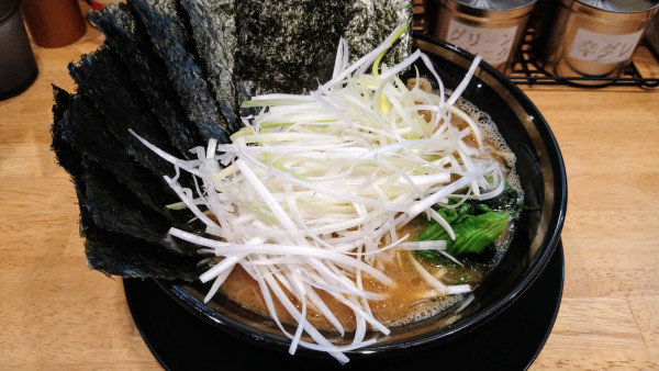 「ネギラーメン(麺硬め･味濃いめ)+海苔」@王道鈴家の写真