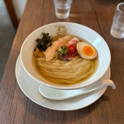 焦がしわさびの冷たい塩そば~幅広平打ち麺~