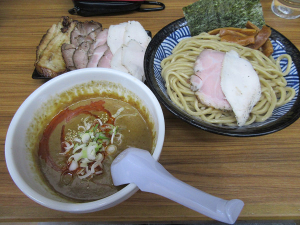 「ごまつけ麺（１１００円）＋中盛５０円＋チャー盛り６２０円×２」@大勝軒ROSSO－ロッソ－の写真