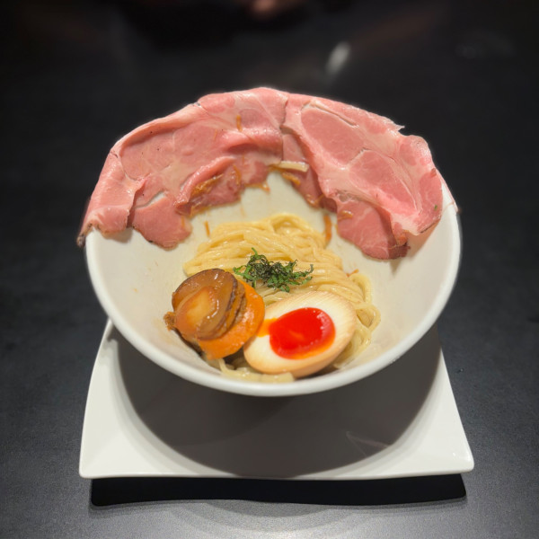 「ホタテまぜそば」@くそオヤジ最後のひとふり なんば店の写真