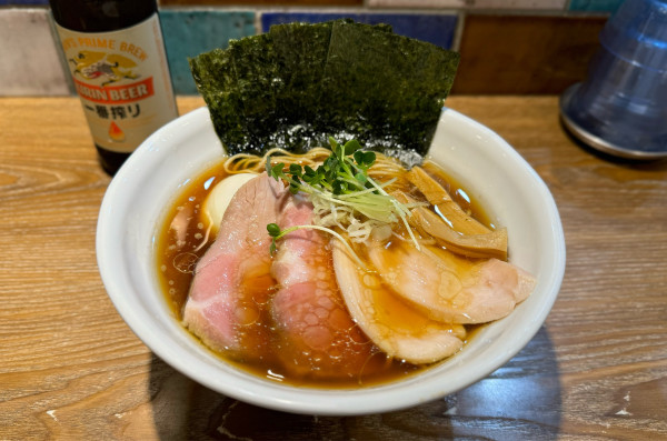 「中華そば（醤油）¥900、特製トッピング¥350」@中華そば やま福の写真