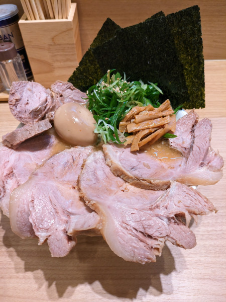 「特性ラーメン＋チャーシュー4枚」@豚骨醤油らーめん 一心の写真