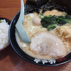 ラーメン(無料ライス)(820)