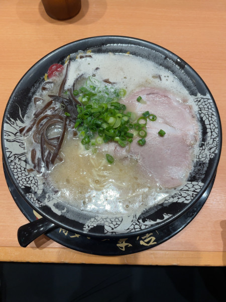 「濃厚豚骨ラーメン」@博多一幸舎 福岡空港国内ターミナル店の写真