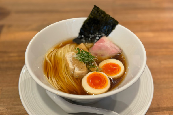 「津軽煮干し中華蕎麦（味玉入り）¥950、海鮮丼¥500」@酒肴場 屯の写真