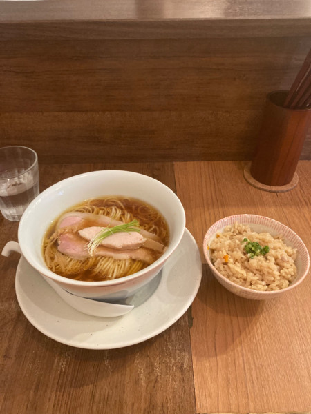 「醤油ラーメン950円　炊き込みご飯200円」@らぁ麺 あおばの写真