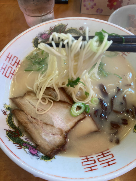 「一竜ラーメン720 替玉150」@博多屋台 一竜 パルティフジ坂店の写真
