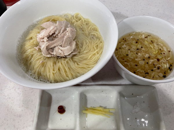 「限定 生姜と焦がしねぎ油の昆布水豚しゃぶつけ麺 塩」@ラーメン星印の写真