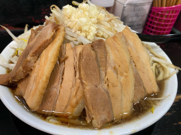 「ラーメン 中」@自家製太麺 ドカ盛 マッチョ 三ノ宮店の写真