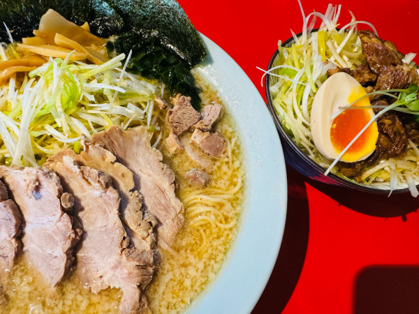 「ネギ味噌チャーシュー麺（1150円）とまるいち丼（380円）」@ラーメンショップ まる壱の写真