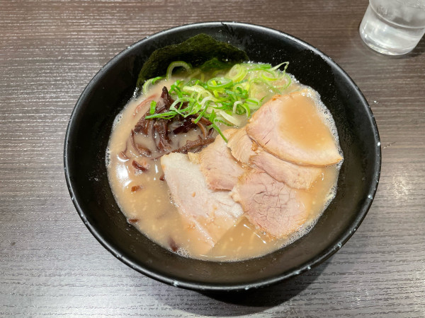 「朝ラーメン」@とんこつらーめん俺式 純 東京ラーメンストリート店の写真