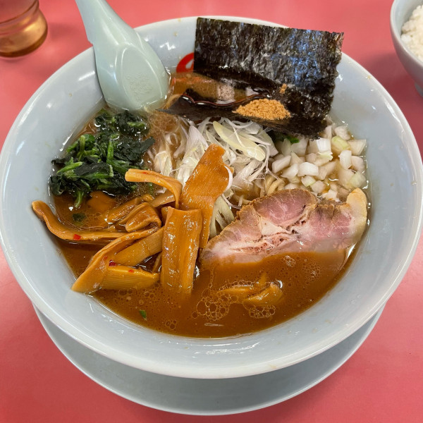 「和節とんこつ醤油+メンマ+半ライス」@ラーメン山岡家 つくば中央店の写真