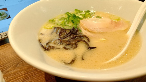 「#白丸元味 #普通 #850円 #替玉 #バリカタ #150円」@博多一風堂 みなとみらい東急スクエア店の写真