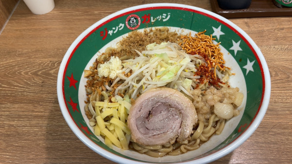 「まぜそば大盛、全マシ(エビマヨ抜き)」@ジャンクガレッジ 志木南口店の写真