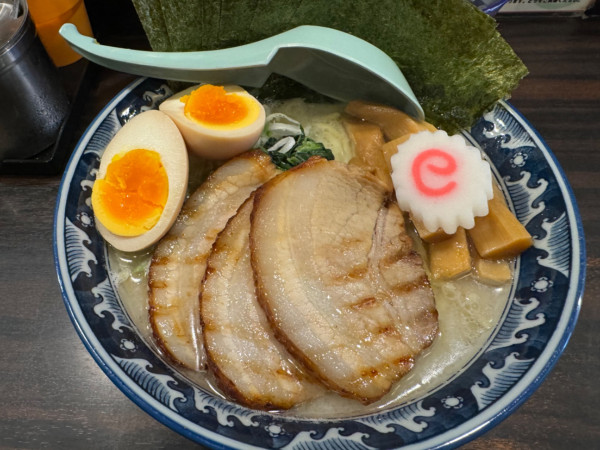 「特製濃厚豚骨塩+極太メンマ」@麺屋 武士道 本店の写真