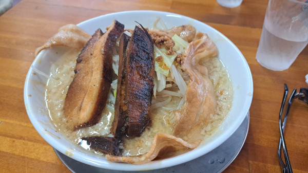 「肉ラーメン太麺もちもちしっとりチャーシュー」@ラーメン たかはしの写真