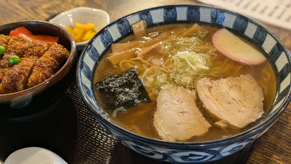 「中華そば+ソースかつ丼(1,200円)」@といやの写真