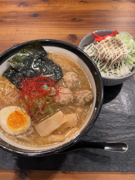 「昼特ラーメンセット味噌（990円）」@知床鶏麺 CHICKEN CRESTの写真