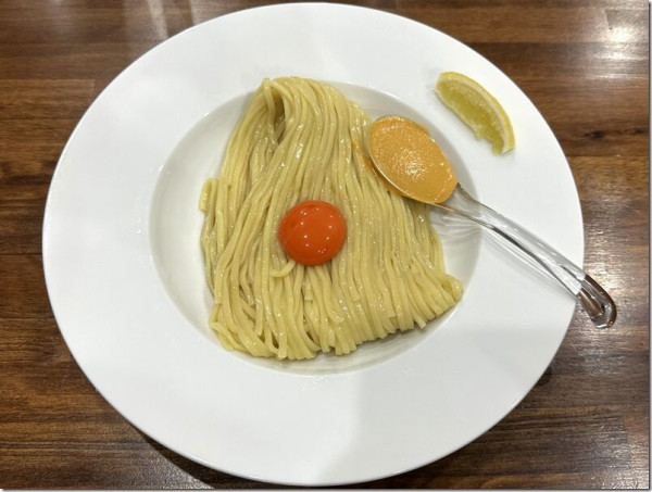 ウニバターたまご麺(900円)