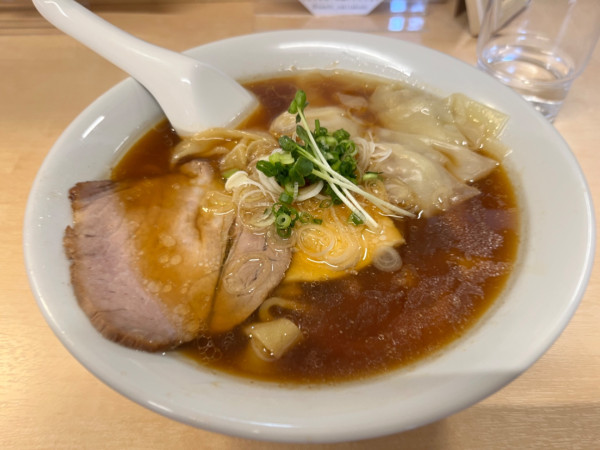 「海老ワンタンメン 醤油」@手打ち麺処 好き酒師の写真