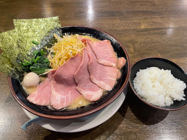 「MAXラーメン　大盛り　半ライスサービス」@横浜家系ラーメン 金山家 池下店の写真